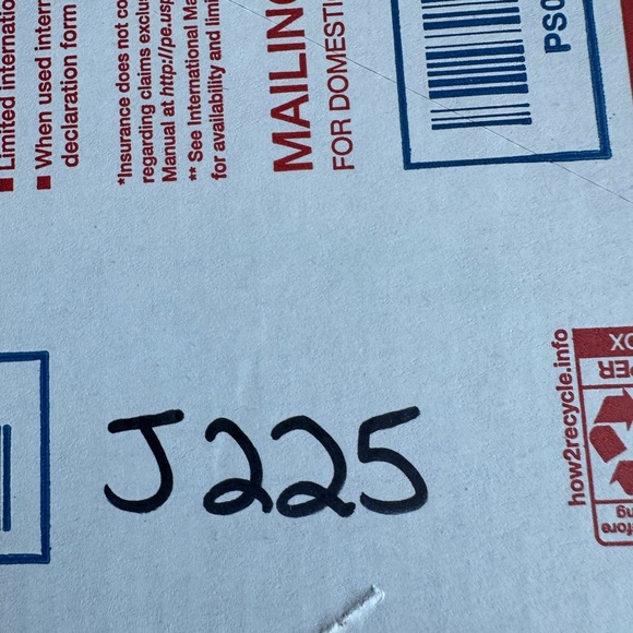 💜3/$15 Elegant Silver and Black Clip-On Earrings - Picture 4 of 4